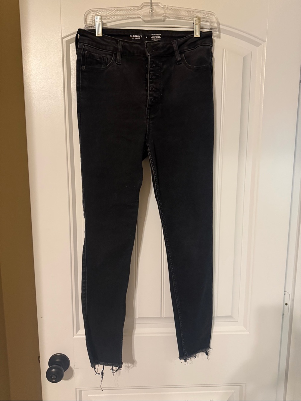 Old Navy Rockstar Extra High-Rise Super Skinny Black Jeans Size 6 Raw Hem